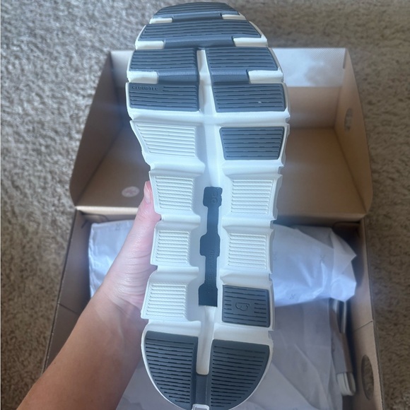 NWT On Running Gray and White Athletic Shoes with Cushioned Sole - Picture 4 of 5